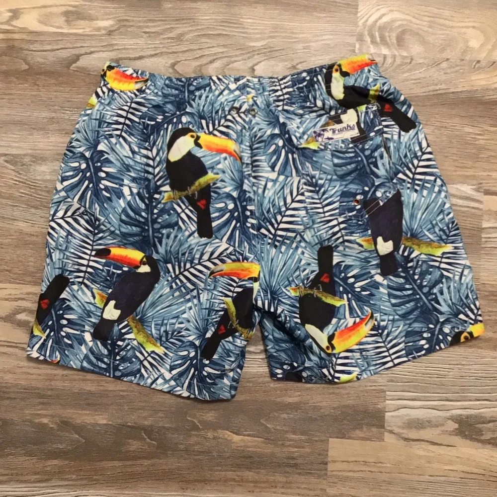 Trunks Surf & Swim Co Blue Tropical Tucan Print Mesh Lining Swim Trunks Medium